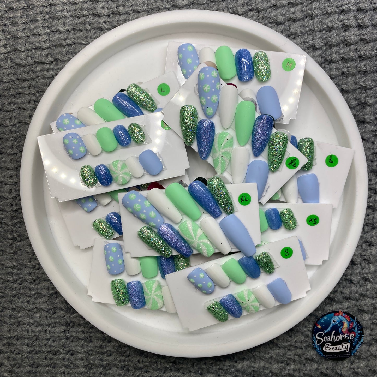 HAPPY HOLIDAYS | Peppermint Hollow