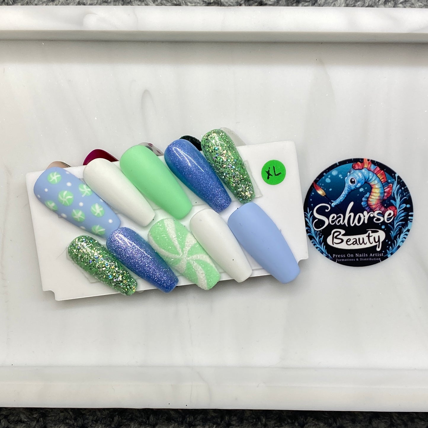 HAPPY HOLIDAYS | Peppermint Hollow