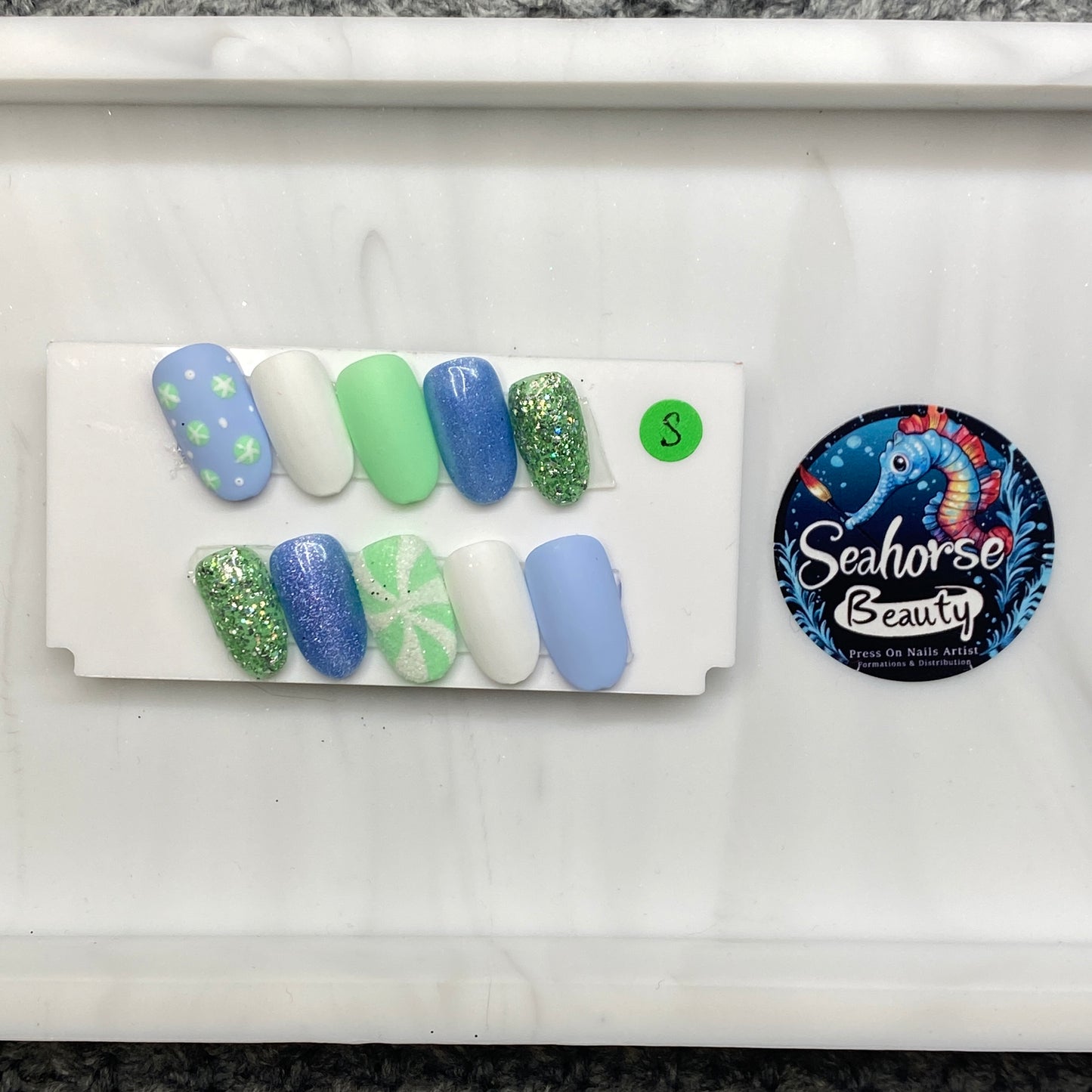 HAPPY HOLIDAYS | Peppermint Hollow